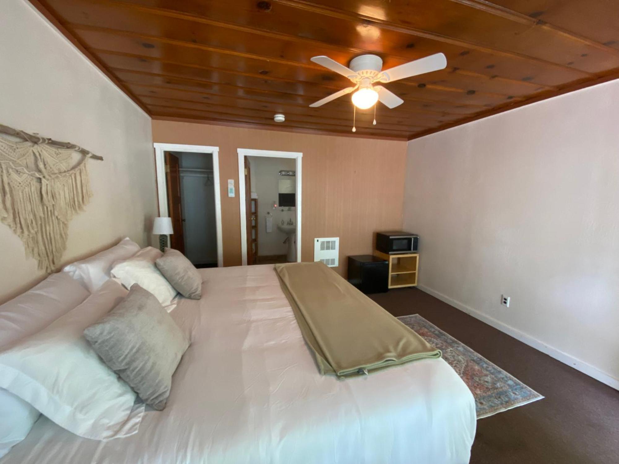 Seven Circles Lodge&Retreat Badger ภายนอก รูปภาพ